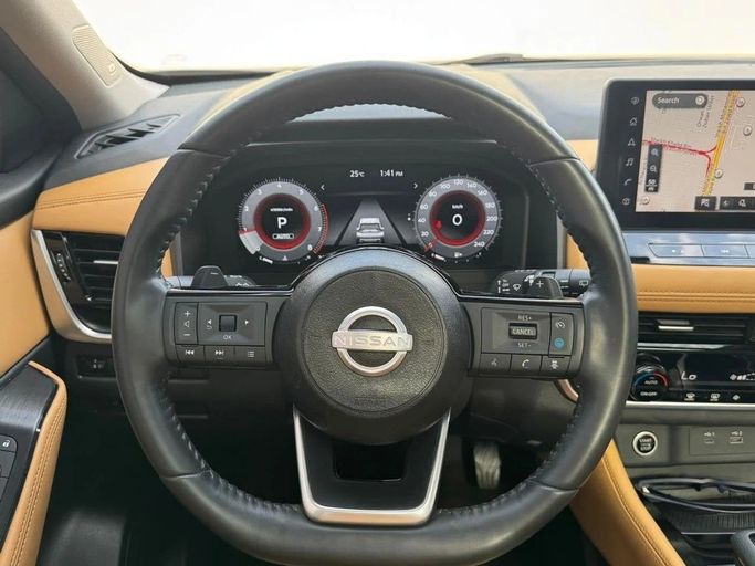 Подержанный Nissan X-Trail IV, 2.5 л, 2024 в Шардже от Noor Al Seyoh Used Cars Серый цвет. GCC | AUTO.AE