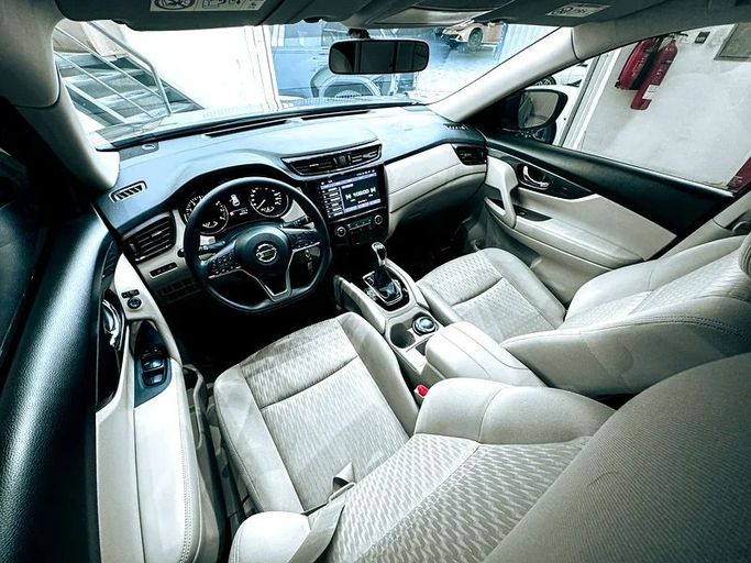 Подержанный Nissan X-Trail III Рестайлинг, 2.5 л, 2021 в Шардже от Ryno Cars Серый цвет. GCC | AUTO.AE