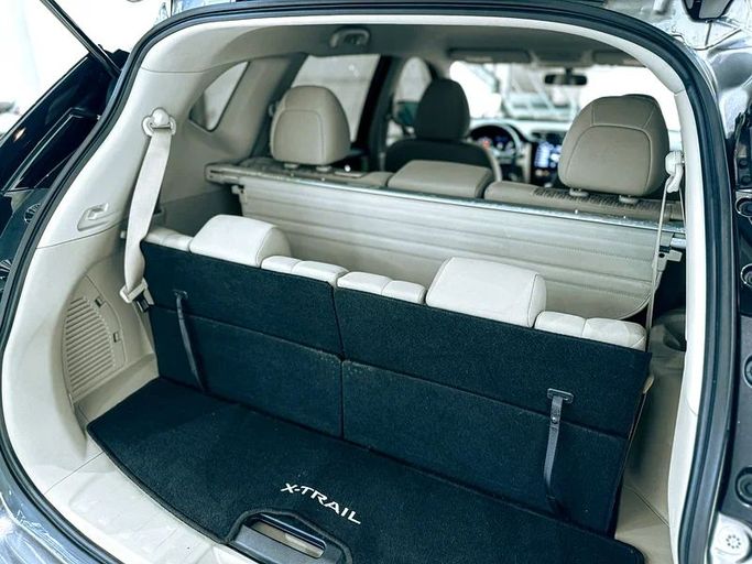 Подержанный Nissan X-Trail III Рестайлинг, 2.5 л, 2021 в Шардже от Ryno Cars Серый цвет. GCC | AUTO.AE