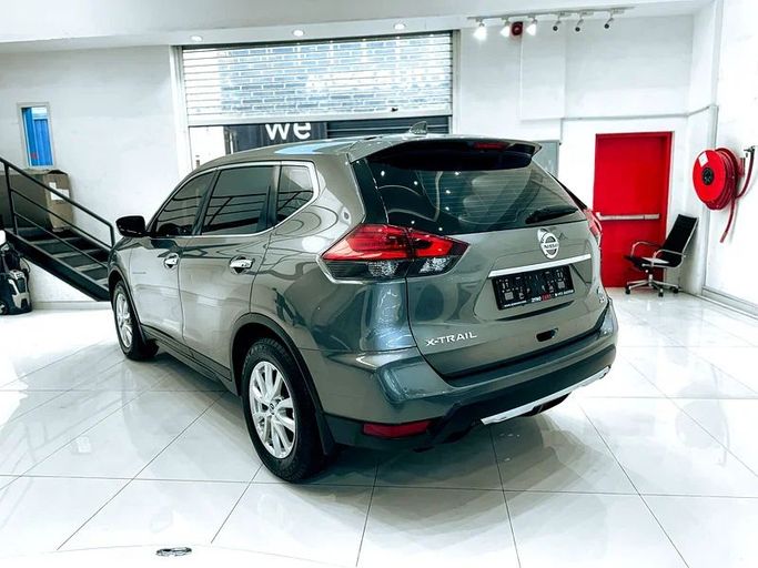 Подержанный Nissan X-Trail III Рестайлинг, 2.5 л, 2021 в Шардже от Ryno Cars Серый цвет. GCC | AUTO.AE