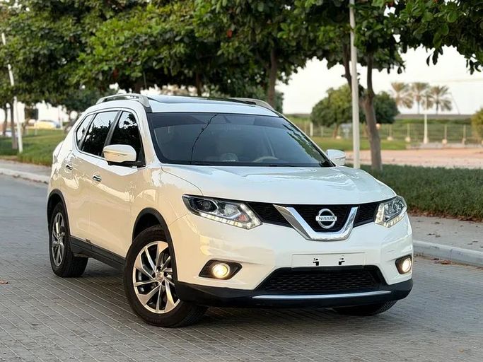 Подержанный Nissan X-Trail III, 2.5 л, 2015 в Шардже от Al Sayarah Afaeqah Used Cars Белый цвет. GCC | AUTO.AE