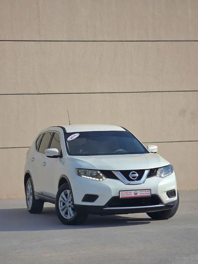 Подержанный Nissan X-Trail III, 2.5 л, 2016 в Шардже от Ali Gad Ali Used Cars Белый цвет. GCC | AUTO.AE