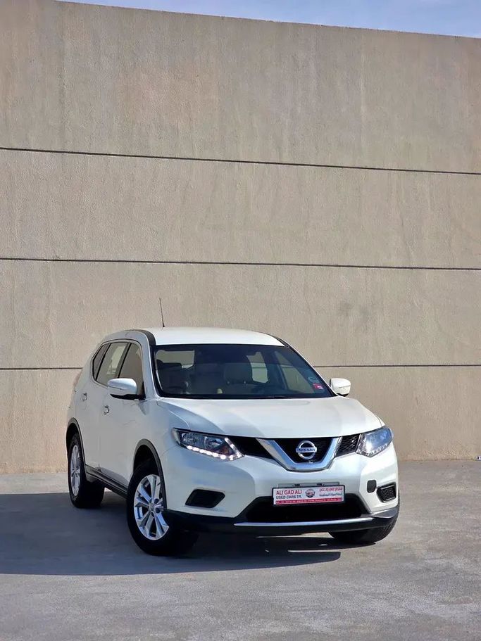 Подержанный Nissan X-Trail III, 2.5 л, 2015 в Шардже от Ali Gad Ali Used Cars Белый цвет. GCC | AUTO.AE