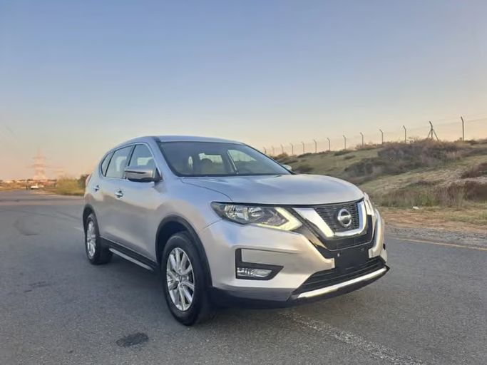 Подержанный ⁦Nissan X-Trail III (T32) Рестайлинг, 2.5 л, 2021⁩ в ОАЭ, Шарджа от Wahat Al Umra Used Cars Серебристый цвет. GCC | AUTO.AE | Объявление #289586