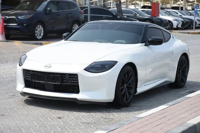 Подержанный Nissan Z, 3.0 л, 2023 в Шардже от Alfaris Used Cars Белый цвет. GCC | AUTO.AE