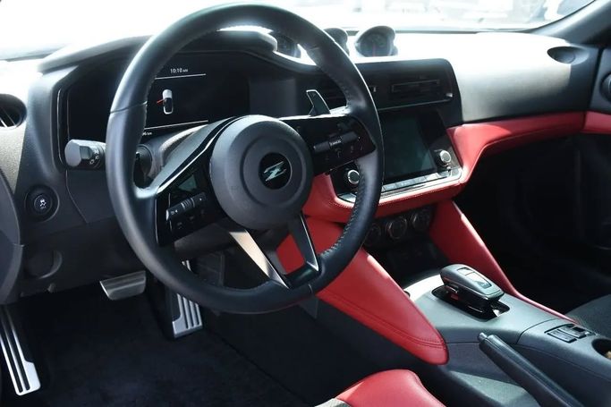 Подержанный Nissan Z, 3.0 л, 2023 в Шардже от Alfaris Used Cars Белый цвет. GCC | AUTO.AE