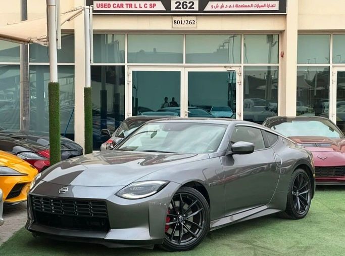 Подержанный Nissan Z Nismo, 3.0 л, 2023 в Шардже от Noor Al Seyoh Used Cars Серебристый цвет. GCC | AUTO.AE