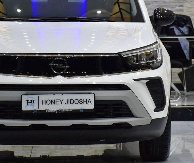 Подержанный Opel Crossland X I Рестайлинг, 1.2 л, 2023 в Шардже от Honey Gidosha Used Cars Tr. Белый цвет.  | AUTO.AE