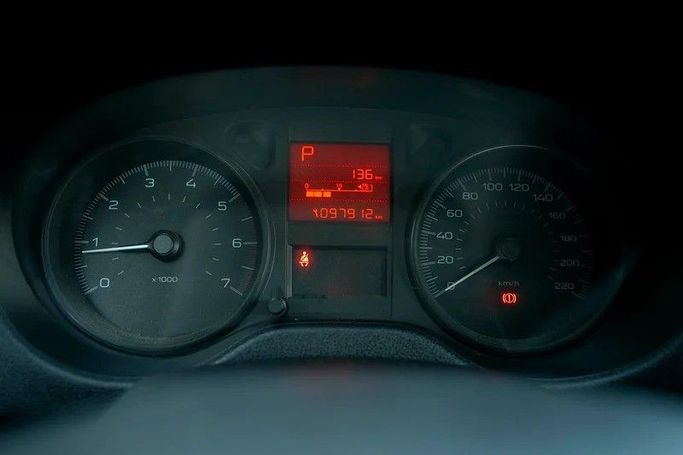 Подержанный Peugeot 301 I Рестайлинг, 1.6 л, 2021 в Шардже от First Choice Cars Белый цвет. GCC | AUTO.AE