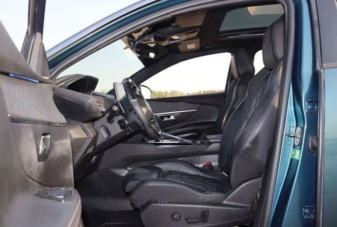 Подержанный Peugeot 5008 II, 1.6 л, 2019 в Шардже от Al Sayed Khamis Used Cars Зеленый цвет. GCC | AUTO.AE