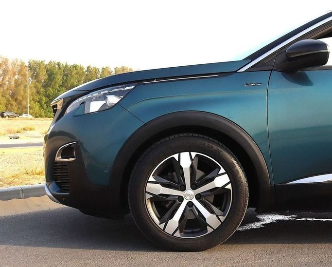 Подержанный Peugeot 5008 II, 1.6 л, 2019 в Шардже от Al Sayed Khamis Used Cars Зеленый цвет. GCC | AUTO.AE