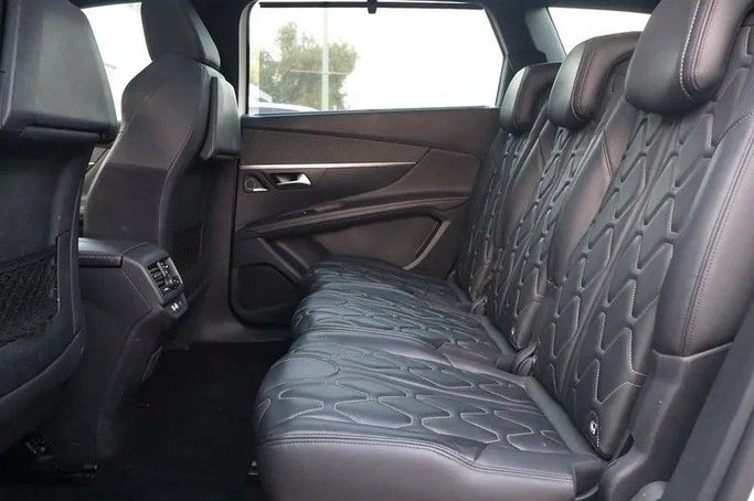 Used Peugeot 5008 II Facelift, 1.6 l, 2021 in Sharjah by Al Rukin Al Saudi, White color. GCC Specs | AUTO.AE