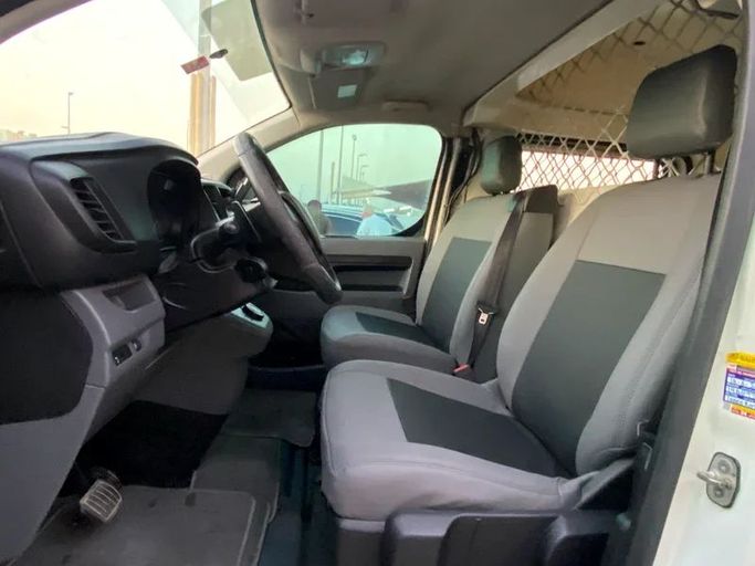 Подержанный Peugeot Expert III, 2.0 л, 2020 в Шардже от Al Saqr Al Mutaliq Белый цвет. GCC | AUTO.AE