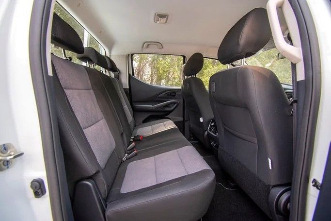 Подержанный Peugeot Landtrek, 2.4 л, 2023 в Шардже от First Choice Cars Белый цвет. GCC | AUTO.AE