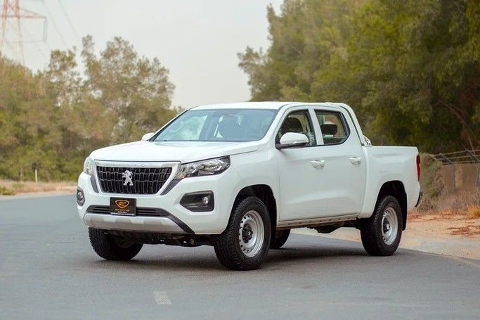 Подержанный Peugeot Landtrek, 1.9 л, 2023 в Шардже от First Choice Cars Белый цвет. GCC | AUTO.AE