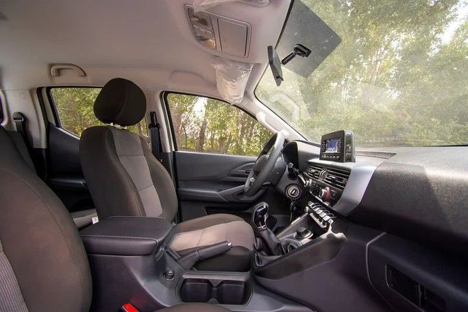 Подержанный Peugeot Landtrek, 1.9 л, 2023 в Шардже от First Choice Cars Белый цвет. GCC | AUTO.AE