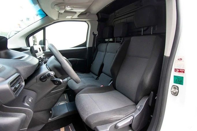 Подержанный Peugeot Partner III, 1.6 л, 2022 в Шардже от First Choice Cars Белый цвет. GCC | AUTO.AE