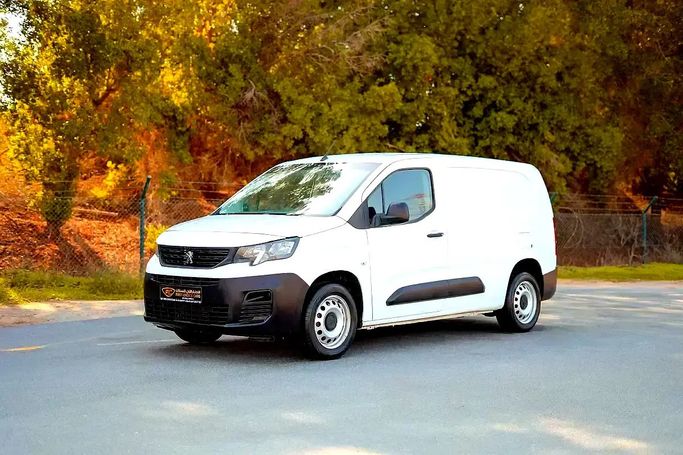 مستعملة ⁦Peugeot Partner ثالثاً، 1.6 l، 2022⁩ في في الإمارات, الشارقة من First Choice Cars، اللون أبيض. مواصفات الخليج | AUTO.AE | إعلان #284219
