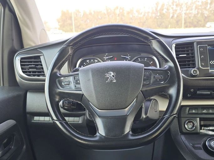 Подержанный Peugeot Traveller I, 2.0 л, 2020 в Шардже от Al Jana Used Cars Черный цвет. GCC | AUTO.AE