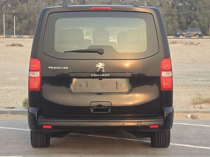 Подержанный Peugeot Traveller I, 2.0 л, 2020 в Шардже от Al Jana Used Cars Черный цвет. GCC | AUTO.AE