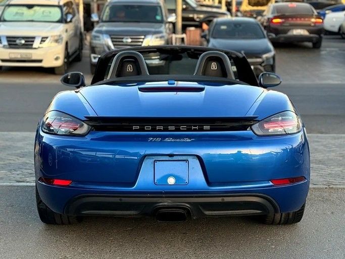 Подержанный Porsche 718 Boxster IV 718 (982), 2.0 л, 2018 в Шардже от Al Fakhamah Used Cars Синий цвет. Американская | AUTO.AE