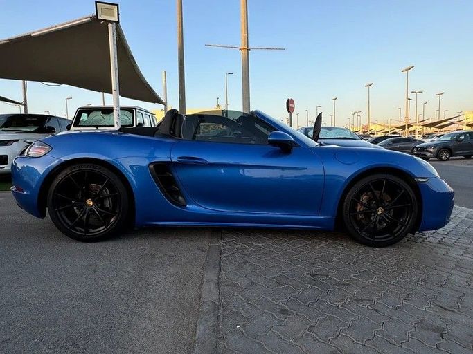 Подержанный Porsche 718 Boxster IV 718 (982), 2.0 л, 2018 в Шардже от Al Fakhamah Used Cars Синий цвет. Американская | AUTO.AE
