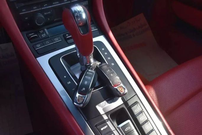 Used Porsche 718 Boxster S III (981), 3.4 l, 2013 in Sharjah by Alfaris Used Cars, Silver color. Other | AUTO.AE