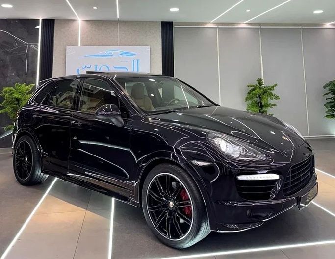 Подержанный Porsche Cayenne GTS II Рестайлинг (958), 3.6 л, 2014 в Шардже от Ayoon Alhoot Motors Черный цвет. GCC | AUTO.AE