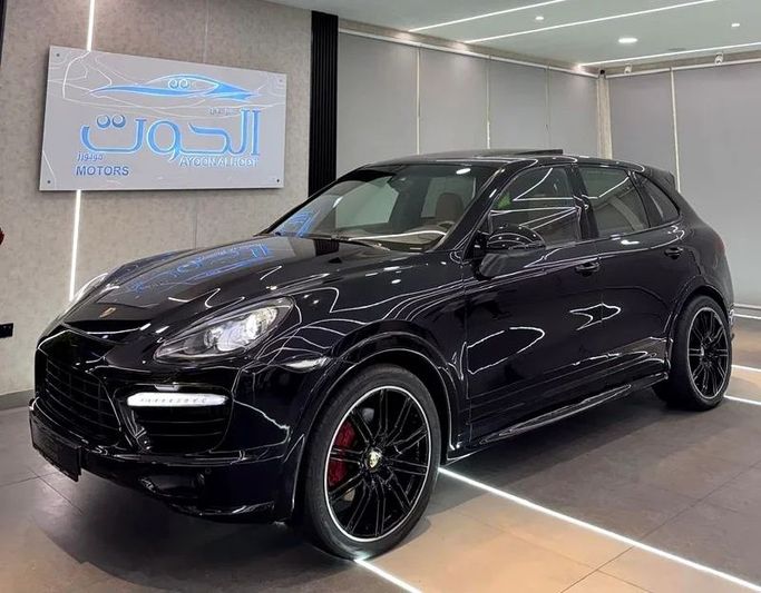 Подержанный Porsche Cayenne GTS II Рестайлинг (958), 3.6 л, 2014 в Шардже от Ayoon Alhoot Motors Черный цвет. GCC | AUTO.AE