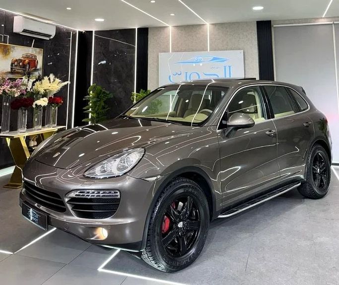 Подержанный Porsche Cayenne S II (958), 4.8 л, 2012 в Шардже от Ayoon Alhoot Motors Коричневый цвет. GCC | AUTO.AE