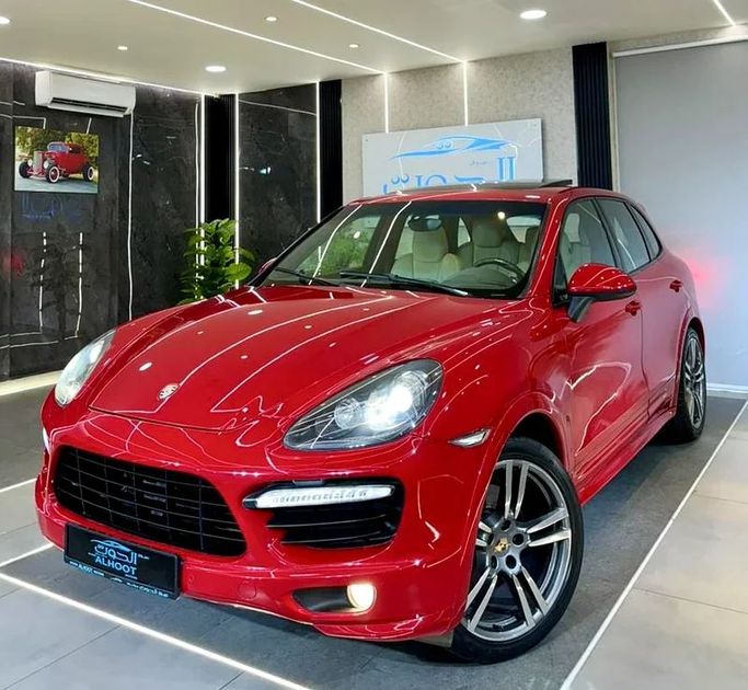 Подержанный Porsche Cayenne GTS II Рестайлинг (958), 3.6 л, 2014 в Шардже от Ayoon Alhoot Motors Красный цвет. GCC | AUTO.AE