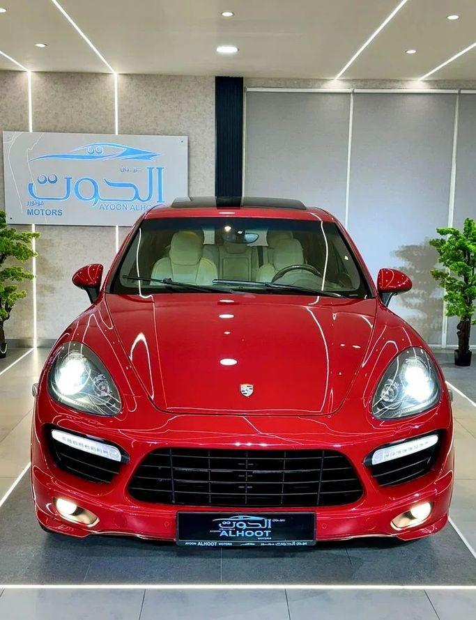 Подержанный Porsche Cayenne GTS II Рестайлинг (958), 3.6 л, 2014 в Шардже от Ayoon Alhoot Motors Красный цвет. GCC | AUTO.AE