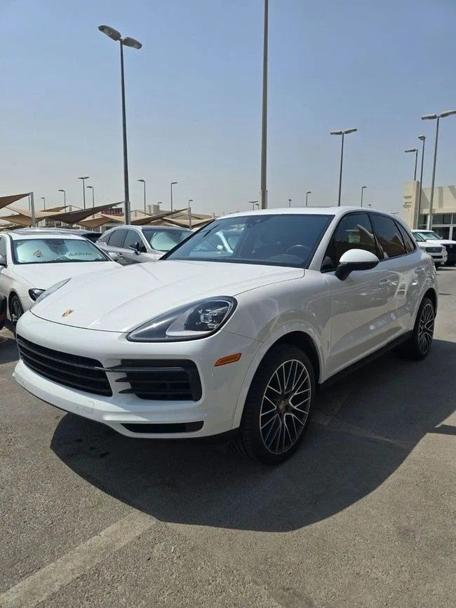 Подержанный Porsche Cayenne III, 3.0 л, 2020 в Шардже от Alnawras Cars Белый цвет. Американская | AUTO.AE