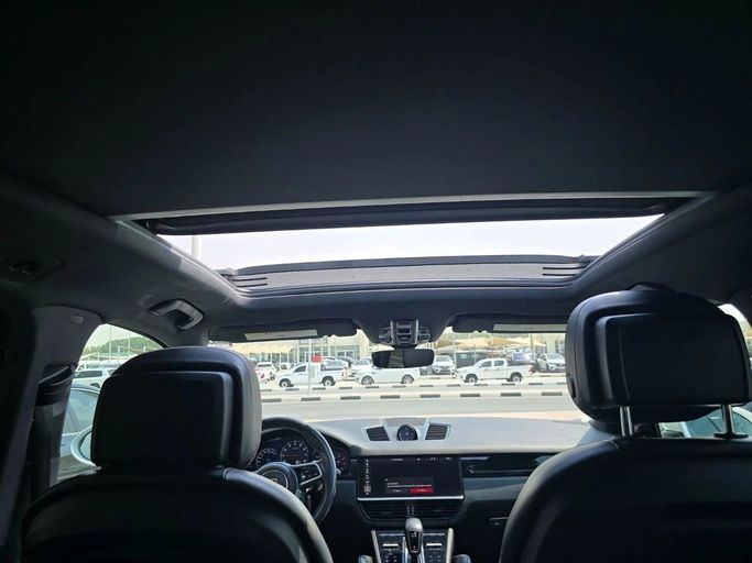 Подержанный Porsche Cayenne III, 3.0 л, 2020 в Шардже от Alnawras Cars Белый цвет. Американская | AUTO.AE