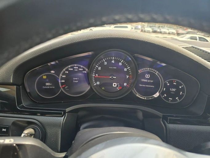 Подержанный Porsche Cayenne III, 3.0 л, 2020 в Шардже от Alnawras Cars Белый цвет. Американская | AUTO.AE