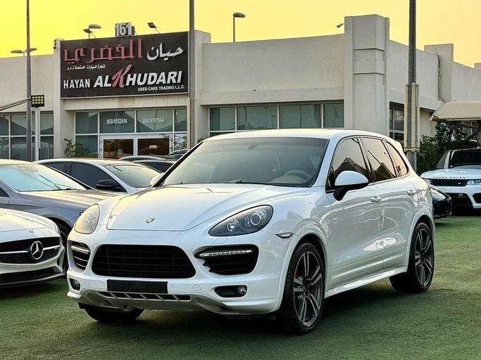 Подержанный Porsche Cayenne GTS II (958), 4.8 л, 2013 в Шардже от Hayan Alkhudari Used Cars Белый цвет. GCC | AUTO.AE