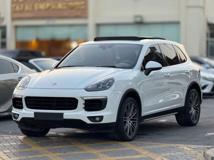 Used Porsche Cayenne S E-Hybrid II Facelift (958), 3.0 l, 2015 in Sharjah by Titanium Used Cars, White color. GCC Specs | AUTO.AE