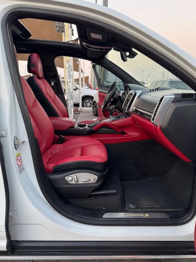 Used Porsche Cayenne S E-Hybrid II Facelift (958), 3.0 l, 2015 in Sharjah by Titanium Used Cars, White color. GCC Specs | AUTO.AE