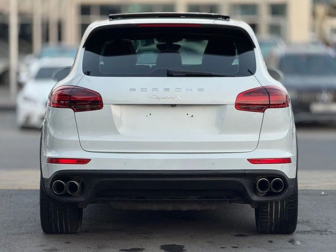 Used Porsche Cayenne S E-Hybrid II Facelift (958), 3.0 l, 2015 in Sharjah by Titanium Used Cars, White color. GCC Specs | AUTO.AE