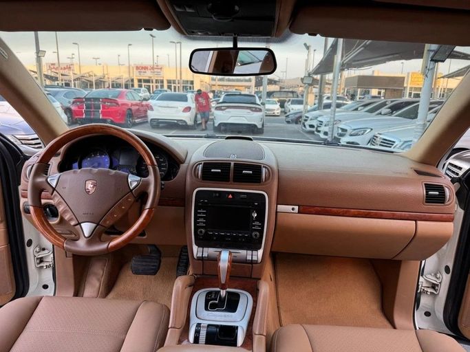 Подержанный Porsche Cayenne S I Рестайлинг (957), 4.8 л, 2009 в Шардже от Titanium Used Cars Белый цвет. GCC | AUTO.AE