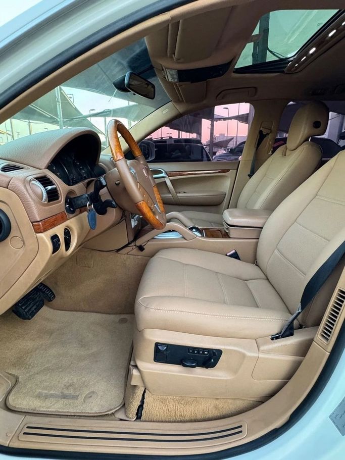 Подержанный Porsche Cayenne S I Рестайлинг (957), 4.8 л, 2009 в Шардже от Titanium Used Cars Белый цвет. GCC | AUTO.AE
