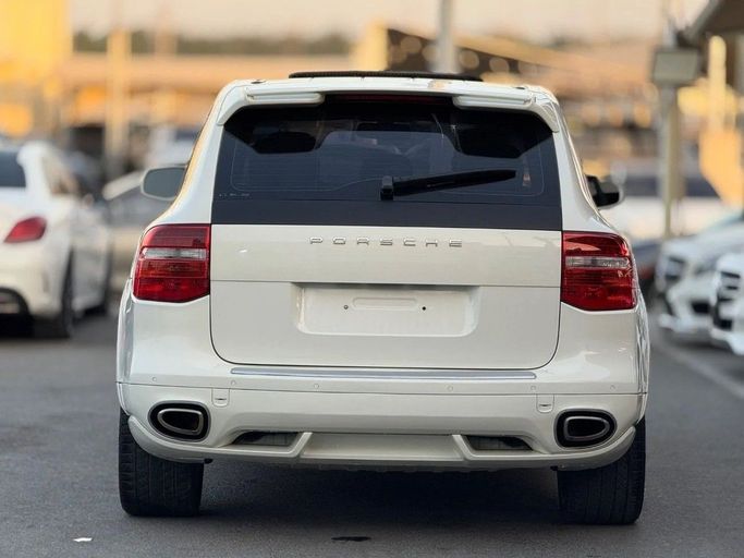 Подержанный Porsche Cayenne S I Рестайлинг (957), 4.8 л, 2009 в Шардже от Titanium Used Cars Белый цвет. GCC | AUTO.AE
