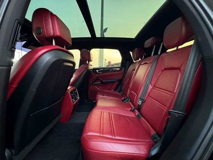 Подержанный Porsche Cayenne III, 3.0 л, 2019 в Шардже от Al Fakhamah Used Cars Черный цвет. GCC | AUTO.AE