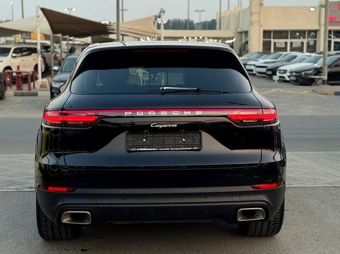 Подержанный Porsche Cayenne III, 3.0 л, 2019 в Шардже от Al Fakhamah Used Cars Черный цвет. GCC | AUTO.AE