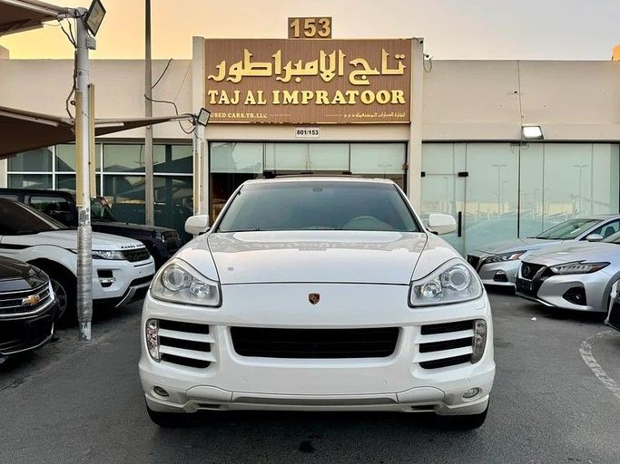 Подержанный Porsche Cayenne S I Рестайлинг (957), 4.8 л, 2009 в Шардже от Taj Al Impratoor Used Cars Белый цвет. GCC | AUTO.AE