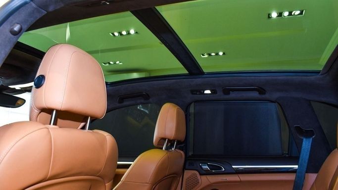 Подержанный Porsche Cayenne GTS II Рестайлинг (958), 3.6 л, 2016 в Шардже от Alsalama Motors Золотистый цвет. GCC | AUTO.AE