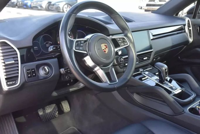 Used Porsche Cayenne III, 3.0 l, 2020 in Sharjah by Alfaris Used Cars, Grey color. Other | AUTO.AE