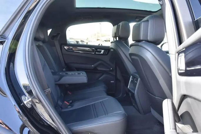 Used Porsche Cayenne III, 3.0 l, 2020 in Sharjah by Alfaris Used Cars, Grey color. Other | AUTO.AE