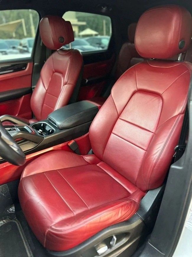 Used Porsche Cayenne III, 3.0 l, 2019 in Sharjah by Noor Al Seyoh Used Cars, White color. GCC Specs | AUTO.AE