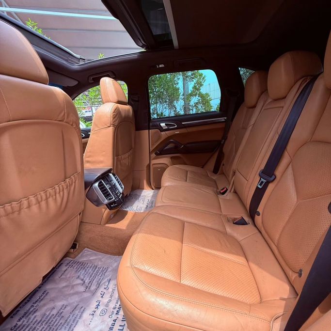 Подержанный Porsche Cayenne GTS II (958), 4.8 л, 2012 в Шардже от Sarmad Cars Белый цвет. Other | AUTO.AE